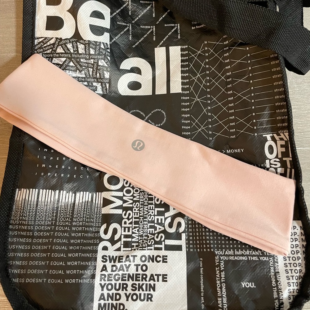 Lululemon Fly Away Tamer Headband with bag